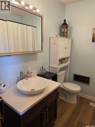 103 Bounty Street, Conquest, SK - Indoor Photo Showing Bathroom