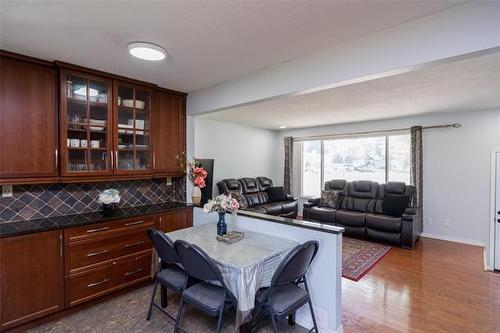 243 Antrim Rd, Winnipeg, MB - Indoor Photo Showing Living Room