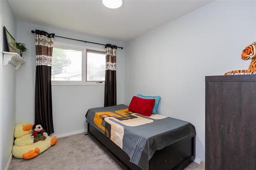 243 Antrim Rd, Winnipeg, MB - Indoor Photo Showing Bedroom