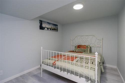243 Antrim Rd, Winnipeg, MB - Indoor Photo Showing Bedroom