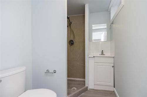 243 Antrim Rd, Winnipeg, MB - Indoor Photo Showing Bathroom