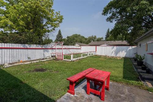 243 Antrim Rd, Winnipeg, MB - Outdoor With Backyard