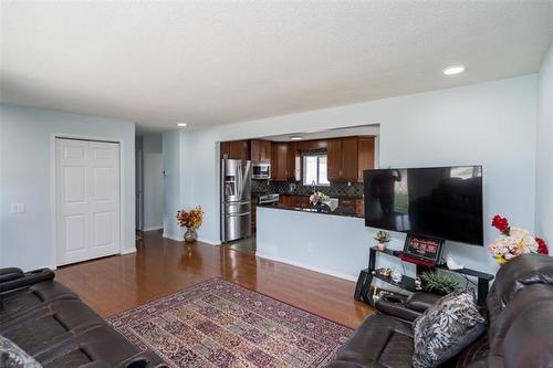 243 Antrim Rd, Winnipeg, MB - Indoor
