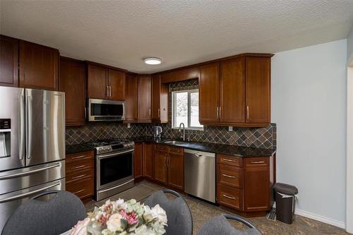 243 Antrim Rd, Winnipeg, MB - Indoor Photo Showing Kitchen