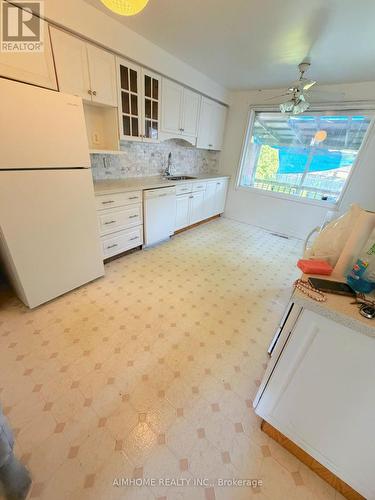 481 HOUNSLOW AVENUE , Toronto, Ontario M2R 1J1 4
