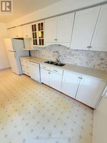 481 HOUNSLOW AVENUE , Toronto, Ontario M2R 1J1 5
