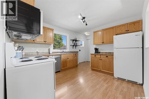 215 Margaret Street, Bulyea, SK - Indoor Photo Showing Kitchen