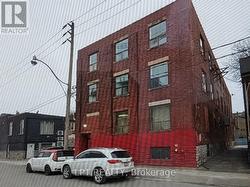 17 PATON ROAD Toronto, ON M6H 1R7