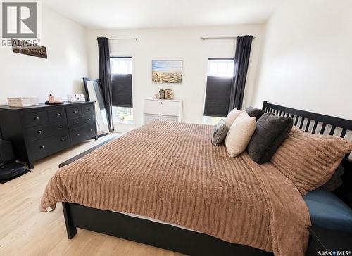 34 533 4Th Avenue Ne, Swift Current, SK - Indoor Photo Showing Bedroom