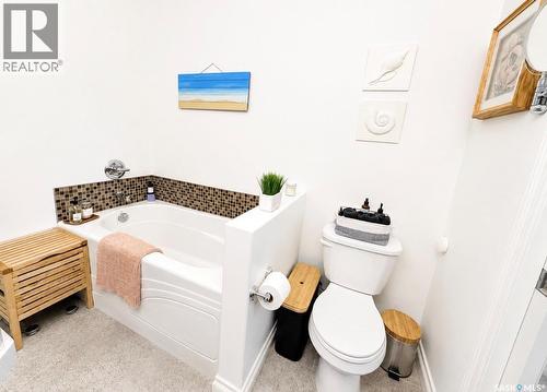 34 533 4Th Avenue Ne, Swift Current, SK - Indoor Photo Showing Bathroom