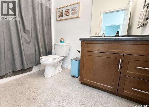34 533 4Th Avenue Ne, Swift Current, SK - Indoor Photo Showing Bathroom