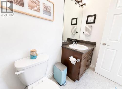 34 533 4Th Avenue Ne, Swift Current, SK - Indoor Photo Showing Bathroom