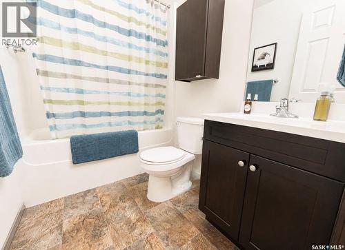 34 533 4Th Avenue Ne, Swift Current, SK - Indoor Photo Showing Bathroom