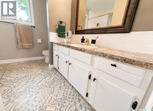 325 Aspen Drive, Swift Current, SK - Indoor Photo Showing Bathroom