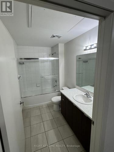 401 - 5131 Sheppard Avenue E, Toronto, ON - Indoor Photo Showing Bathroom