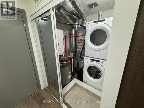 401 - 5131 Sheppard Avenue E, Toronto, ON - Indoor Photo Showing Laundry Room