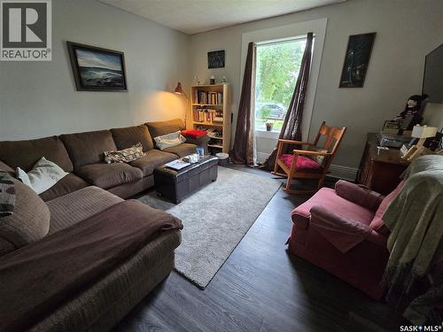 328 6Th Avenue, Broadview, SK - Indoor Photo Showing Living Room