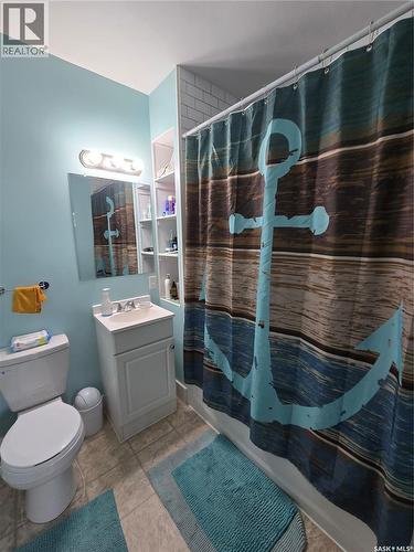 328 6Th Avenue, Broadview, SK - Indoor Photo Showing Bathroom