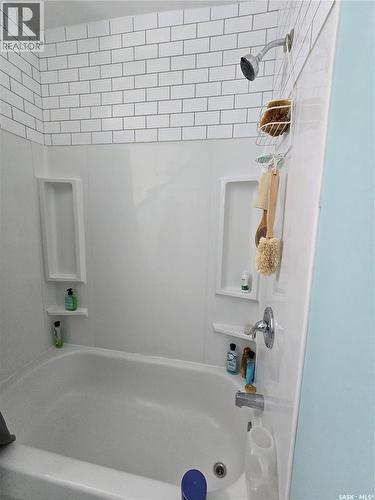 328 6Th Avenue, Broadview, SK - Indoor Photo Showing Bathroom