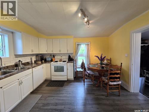 328 6Th Avenue, Broadview, SK - Indoor Photo Showing Kitchen With Double Sink