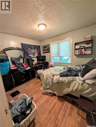 309 6Th Avenue Nw, Swift Current, SK - Indoor Photo Showing Bedroom