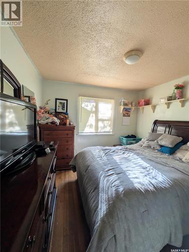 309 6Th Avenue Nw, Swift Current, SK - Indoor Photo Showing Bedroom