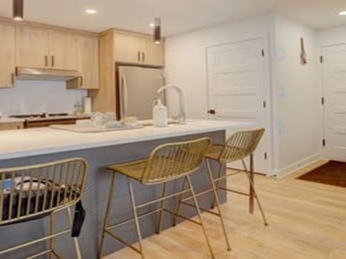 Cuisine - 714 7E Avenue, Montréal (Rivière-Des-Prairies/Pointe-Aux-Trembles), QC - Indoor Photo Showing Kitchen