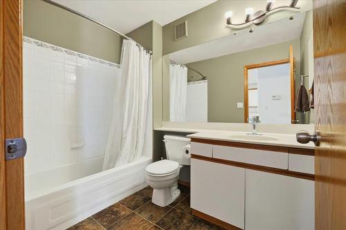 224 Hampton Street, Winnipeg, MB - Indoor Photo Showing Bathroom