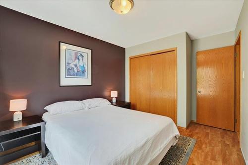 224 Hampton Street, Winnipeg, MB - Indoor Photo Showing Bedroom