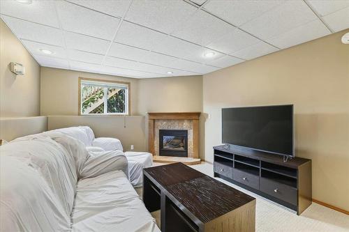 224 Hampton Street, Winnipeg, MB - Indoor With Fireplace