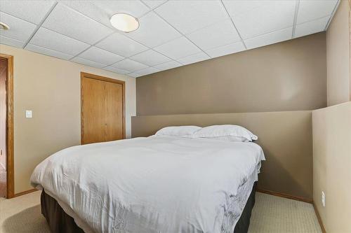 224 Hampton Street, Winnipeg, MB - Indoor Photo Showing Bedroom