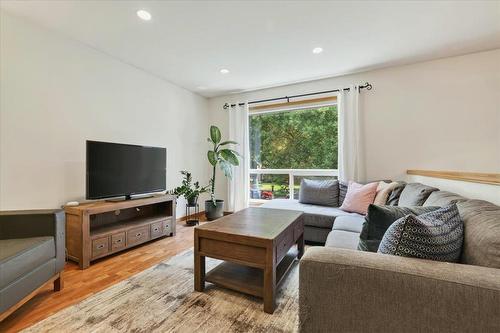 224 Hampton Street, Winnipeg, MB - Indoor Photo Showing Living Room