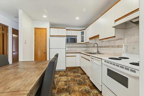 224 Hampton Street, Winnipeg, MB - Indoor Photo Showing Kitchen With Double Sink