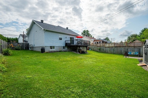 Cour - 921 Rue Principale, Prévost, QC - Outdoor With Backyard