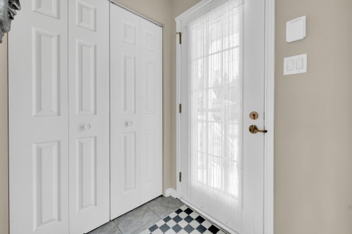 Hall d'entrée/Vestibule - 921 Rue Principale, Prévost, QC - Indoor Photo Showing Other Room