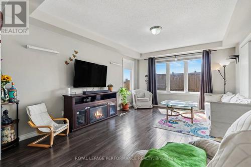341 Willow Aster Circle, Ottawa, ON - Indoor Photo Showing Living Room