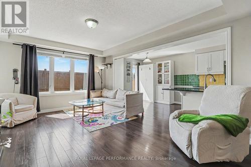 341 Willow Aster Circle, Ottawa, ON - Indoor Photo Showing Living Room