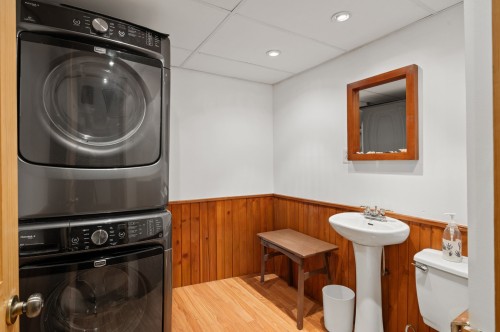 Powder room - 1337 Rue Du Continental, Val-David, QC - Indoor Photo Showing Laundry Room
