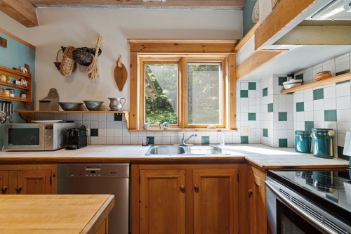 Cuisine - 19 Ch. Price, Lac-Brome, QC - Indoor Photo Showing Kitchen With Double Sink