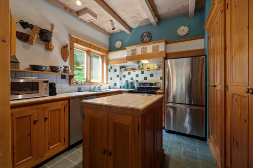 Cuisine - 19 Ch. Price, Lac-Brome, QC - Indoor Photo Showing Kitchen With Double Sink
