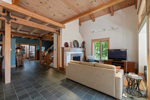Salle familiale - 19 Ch. Price, Lac-Brome, QC - Indoor Photo Showing Other Room With Fireplace
