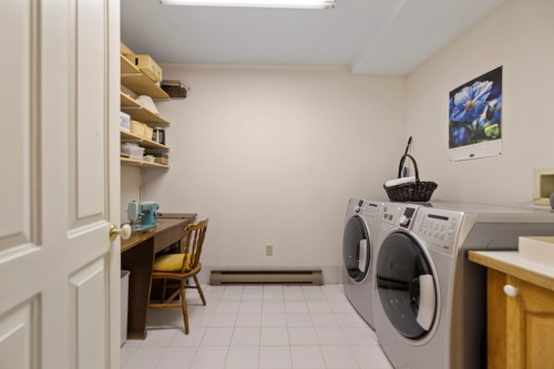 Salle de lavage - 19 Ch. Price, Lac-Brome, QC - Indoor Photo Showing Laundry Room