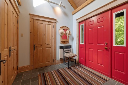 Hall d'entrée/Vestibule - 19 Ch. Price, Lac-Brome, QC - Indoor Photo Showing Other Room