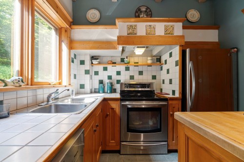 Cuisine - 19 Ch. Price, Lac-Brome, QC - Indoor Photo Showing Kitchen With Double Sink