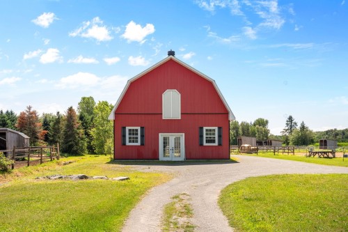 Écurie - 138 Ch. Viens, Saint-Alphonse-De-Granby, QC - Outdoor