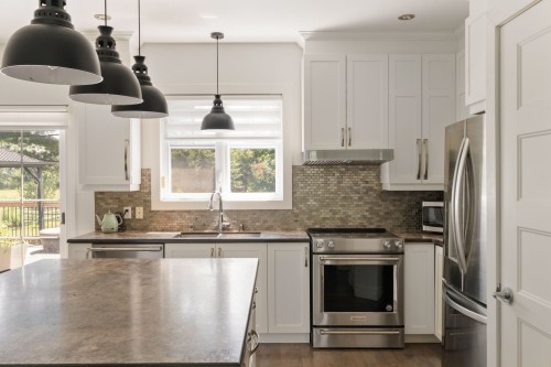 Cuisine - 138 Ch. Viens, Saint-Alphonse-De-Granby, QC - Indoor Photo Showing Kitchen With Upgraded Kitchen