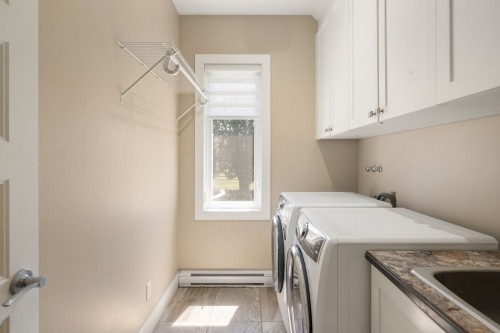 Salle de lavage - 138 Ch. Viens, Saint-Alphonse-De-Granby, QC - Indoor Photo Showing Laundry Room
