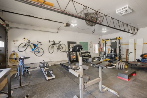 Garage - 138 Ch. Viens, Saint-Alphonse-De-Granby, QC - Indoor Photo Showing Gym Room