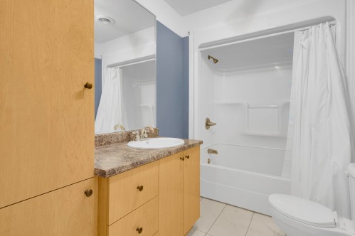 Bathroom - 11417 Rue Maisonneuve, Mirabel, QC - Indoor Photo Showing Bathroom