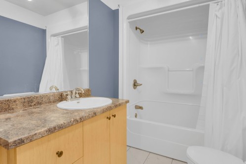 Bathroom - 11417 Rue Maisonneuve, Mirabel, QC - Indoor Photo Showing Bathroom
